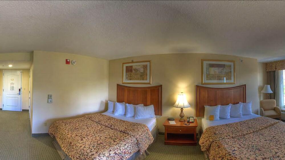 Holiday Inn Brunswick I-95 Экстерьер фото