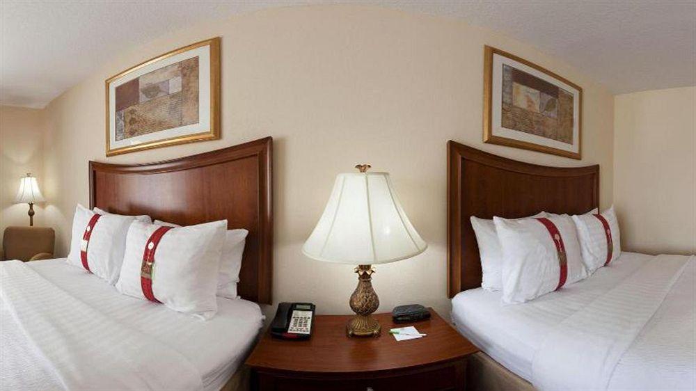 Holiday Inn Brunswick I-95 Экстерьер фото