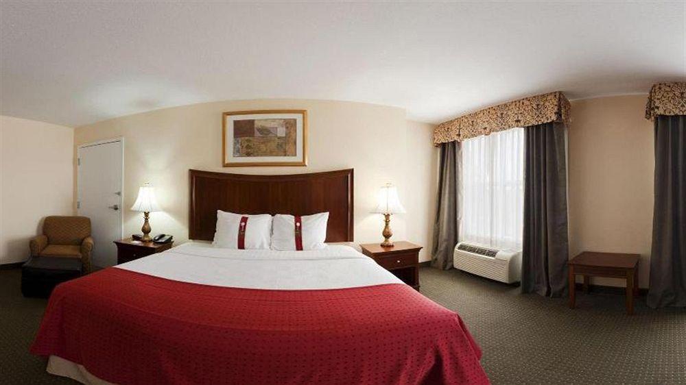Holiday Inn Brunswick I-95 Экстерьер фото